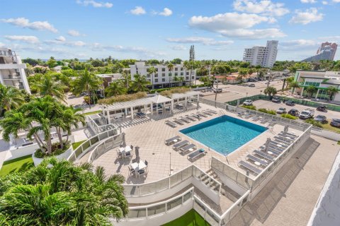 Copropriété à vendre à Fort Lauderdale, Floride: 2 chambres, 123.37 m2 № 2417329 - photo 2