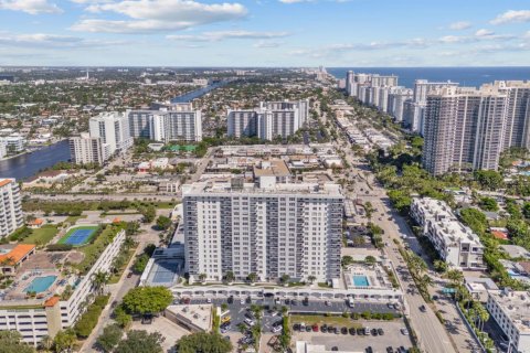 Copropriété à vendre à Fort Lauderdale, Floride: 2 chambres, 123.37 m2 № 2417329 - photo 30