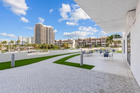 Copropriété à vendre à Fort Lauderdale, Floride: 2 chambres, 123.37 m2 № 2417329 - photo 23