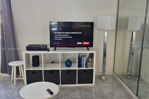 Снять в аренду кондоминиум в Майами-Бич, Флорида 50.63м2, № 2045567 - фото 4