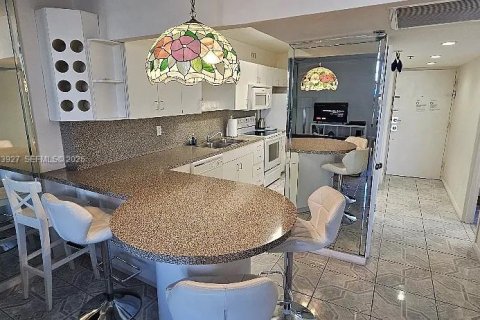 Снять в аренду кондоминиум в Майами-Бич, Флорида 50.63м2, № 2045567 - фото 3