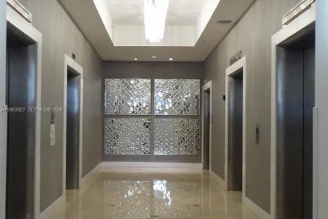 Снять в аренду кондоминиум в Майами-Бич, Флорида 50.63м2, № 2045567 - фото 2