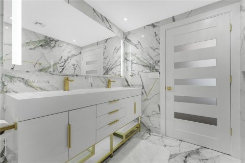 Купить кондоминиум в Майами, Флорида 1 комната, 153.66м2, № 2015183 - фото 17