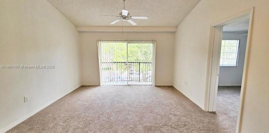Condominio en West Palm Beach, Florida, 2 dormitorios № 1854795