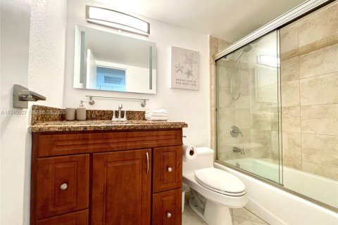 Copropriété à vendre à Sunny Isles Beach, Floride: 33.44 m2 № 2001235 - photo 18