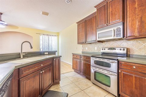 Townhouse in New Port Richey, Florida 3 bedrooms, 156.63 sq.m. № 1616424 - photo 6