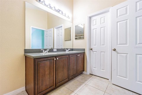 Townhouse in New Port Richey, Florida 3 bedrooms, 156.63 sq.m. № 1616424 - photo 17