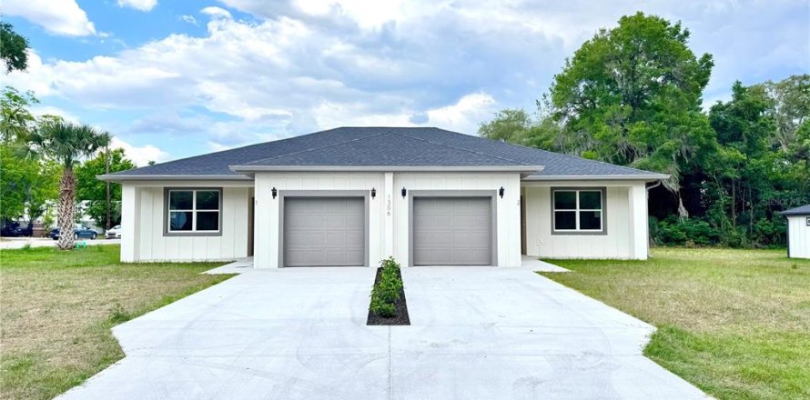 Commercial property in Ocala, Florida 4 bedrooms, 206.06 sq.m. № 2222613