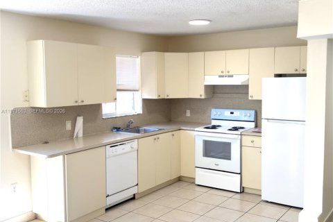 Townhouse in North Miami, Florida 3 bedrooms, 126.35 sq.m. № 2040919 - photo 24