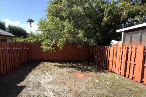 Townhouse in North Miami, Florida 3 bedrooms, 126.35 sq.m. № 2040919 - photo 5