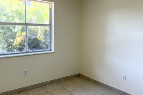 Townhouse in North Miami, Florida 3 bedrooms, 126.35 sq.m. № 2040919 - photo 18