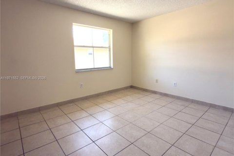 Townhouse in North Miami, Florida 3 bedrooms, 126.35 sq.m. № 2040919 - photo 10