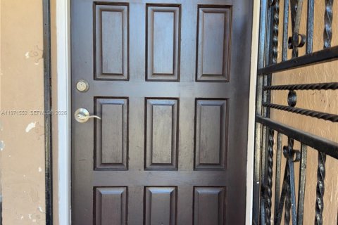 Townhouse in North Miami, Florida 3 bedrooms, 126.35 sq.m. № 2040919 - photo 3