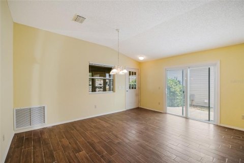 Villa ou maison à louer à The Villages, Floride: 2 chambres, 107.4 m2 № 2098250 - photo 11
