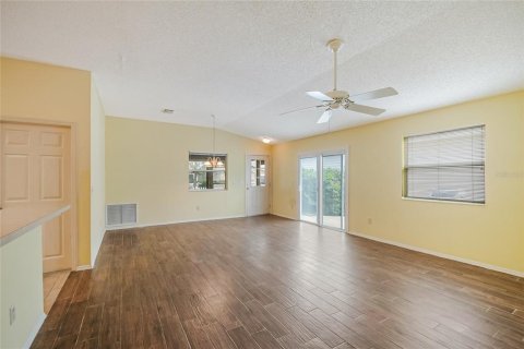 Villa ou maison à louer à The Villages, Floride: 2 chambres, 107.4 m2 № 2098250 - photo 8