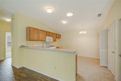 Villa ou maison à louer à The Villages, Floride: 2 chambres, 107.4 m2 № 2098250 - photo 14