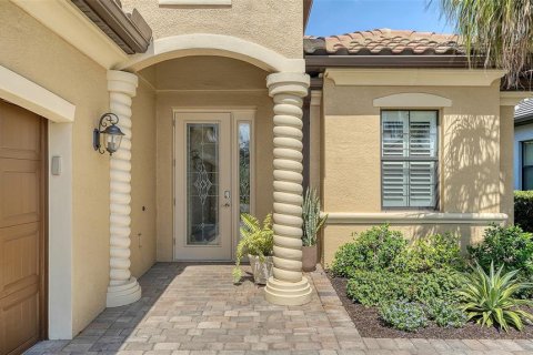 House in LAKEWOOD NATIONAL in Lakewood Ranch, Florida 2 bedrooms, 171.87 sq.m. № 1651475 - photo 3