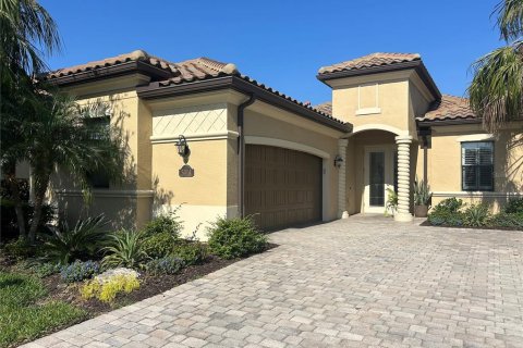 House in LAKEWOOD NATIONAL in Lakewood Ranch, Florida 2 bedrooms, 171.87 sq.m. № 1651475 - photo 1