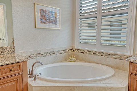 House in LAKEWOOD NATIONAL in Lakewood Ranch, Florida 2 bedrooms, 171.87 sq.m. № 1651475 - photo 22