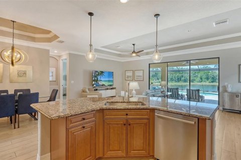 House in LAKEWOOD NATIONAL in Lakewood Ranch, Florida 2 bedrooms, 171.87 sq.m. № 1651475 - photo 13