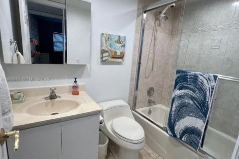 Copropriété à louer à Lauderdale-by-the-Sea, Floride: 2 chambres, 92.9 m2 № 2010039 - photo 11