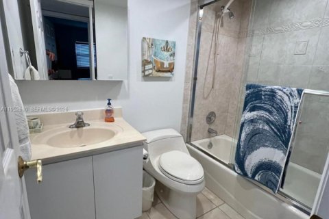 Copropriété à louer à Lauderdale-by-the-Sea, Floride: 2 chambres, 92.9 m2 № 2010039 - photo 18