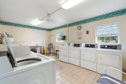 Copropriété à louer à Lauderdale-by-the-Sea, Floride: 2 chambres, 92.9 m2 № 2010039 - photo 25