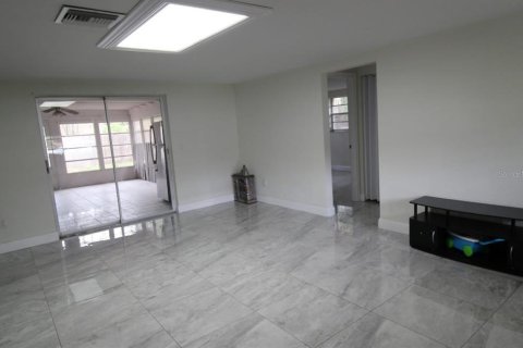 House in Port Richey, Florida 3 bedrooms, 213.58 sq.m. № 1525071 - photo 18