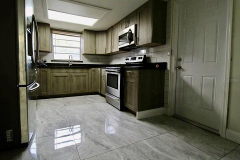 House in Port Richey, Florida 3 bedrooms, 213.58 sq.m. № 1525071 - photo 11