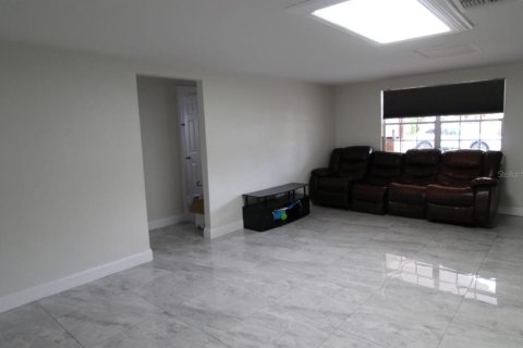 House in Port Richey, Florida 3 bedrooms, 213.58 sq.m. № 1525071 - photo 12