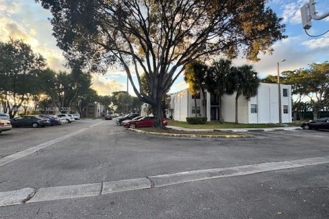 Купить кондоминиум в Майами, Флорида 2 спальни, 70.61м2, № 1967122 - фото 2