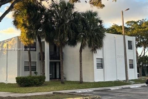 Купить кондоминиум в Майами, Флорида 2 спальни, 70.61м2, № 1967122 - фото 3