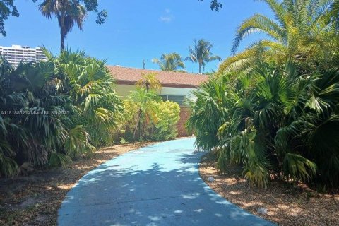 House in Miami Beach, Florida 5 bedrooms, 418.99 sq.m. № 1797128 - photo 3