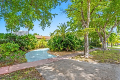 House in Miami Beach, Florida 5 bedrooms, 418.99 sq.m. № 1797128 - photo 12