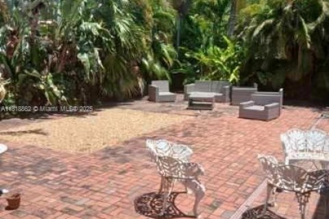 House in Miami Beach, Florida 5 bedrooms, 418.99 sq.m. № 1797128 - photo 5