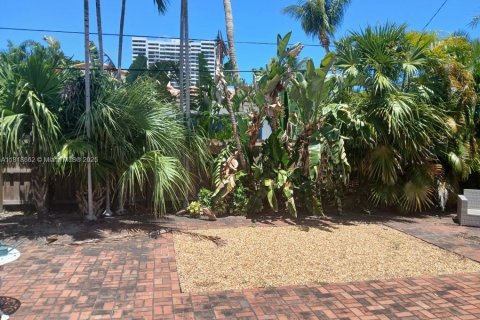 House in Miami Beach, Florida 5 bedrooms, 418.99 sq.m. № 1797128 - photo 6