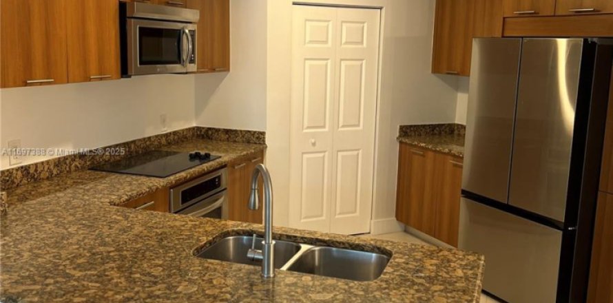 Condominio en Plantation, Florida, 2 dormitorios № 1746263