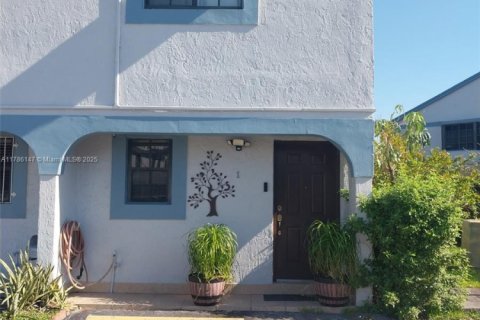 Touwnhouse à vendre à Miami, Floride: 3 chambres, 88.81 m2 № 1701540 - photo 1