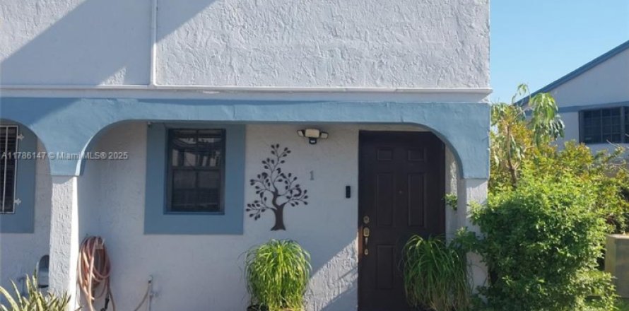 Touwnhouse à Miami, Floride 3 chambres, 88.81 m2 № 1701540
