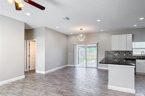House in Kissimmee, Florida 3 bedrooms, 120.96 sq.m. № 1744597 - photo 8