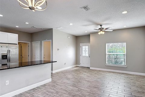 House in Kissimmee, Florida 3 bedrooms, 120.96 sq.m. № 1744597 - photo 5