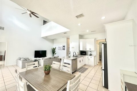 House in Clermont, Florida 8 bedrooms, 292.08 sq.m. № 1898741 - photo 6