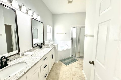 House in Clermont, Florida 8 bedrooms, 292.08 sq.m. № 1898741 - photo 20
