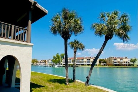 Condo in Treasure Island, Florida, 2 bedrooms № 2150569 - photo 20