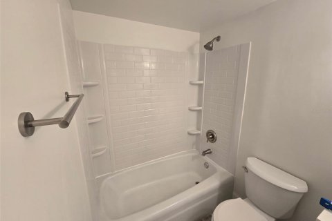 Condo in Treasure Island, Florida, 2 bedrooms № 2150569 - photo 15