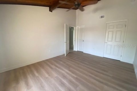 Condo in Treasure Island, Florida, 2 bedrooms № 2150569 - photo 12