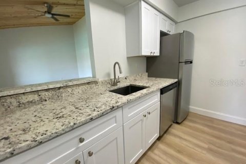 Condo in Treasure Island, Florida, 2 bedrooms № 2150569 - photo 7