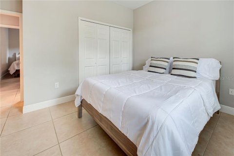 House in Sarasota, Florida 3 bedrooms, 175.03 sq.m. № 2219054 - photo 15