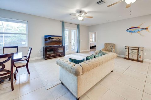House in Sarasota, Florida 3 bedrooms, 175.03 sq.m. № 2219054 - photo 24