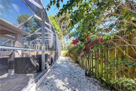 House in Sarasota, Florida 3 bedrooms, 175.03 sq.m. № 2219054 - photo 11
